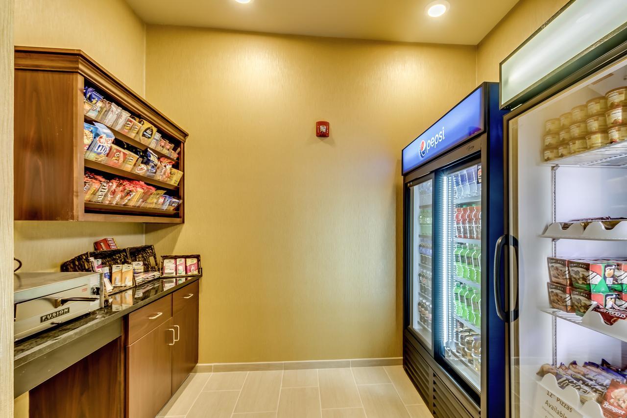 Cobblestone Inn & Suites - Waverly Buitenkant foto