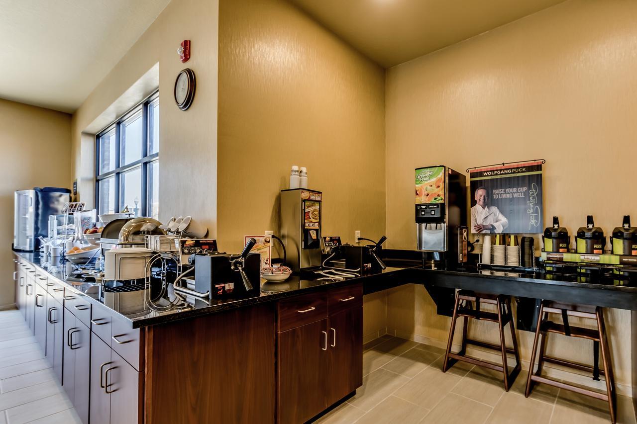 Cobblestone Inn & Suites - Waverly Buitenkant foto