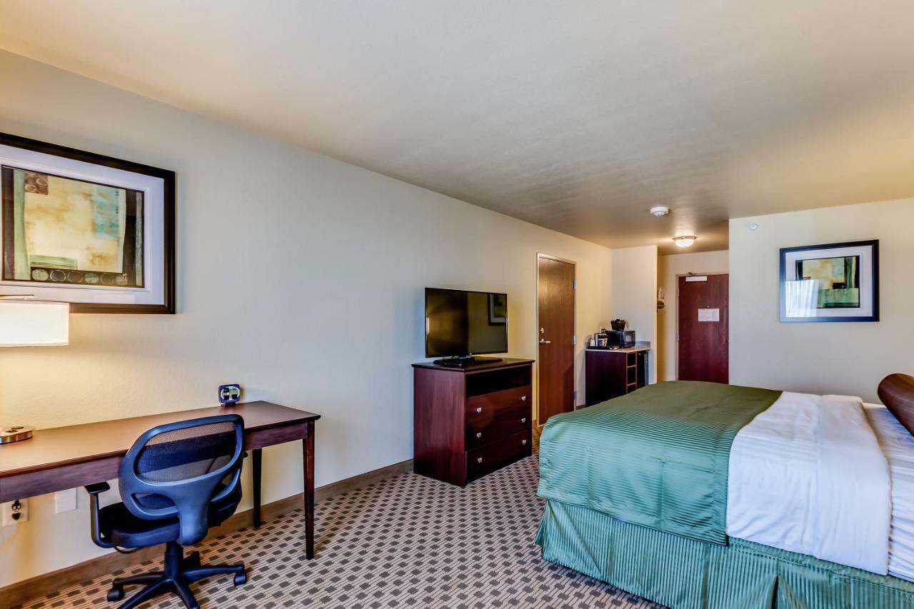 Cobblestone Inn & Suites - Waverly Buitenkant foto
